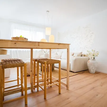 2 Bedroom - Zentral - Kueche - Balkon - Wifi - Netflix - Business - Kaffe - Parkhaus Lägenhet *