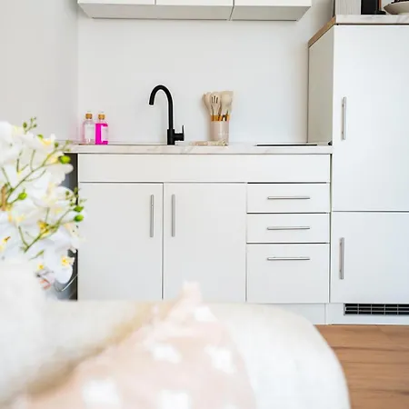 2 Bedroom - Zentral - Kueche - Balkon - Wifi - Netflix - Business - Kaffe - Parkhaus *