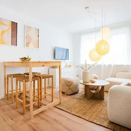 2 Bedroom - Zentral - Kueche - Balkon - Wifi - Netflix - Business - Kaffe - Parkhaus דירה *