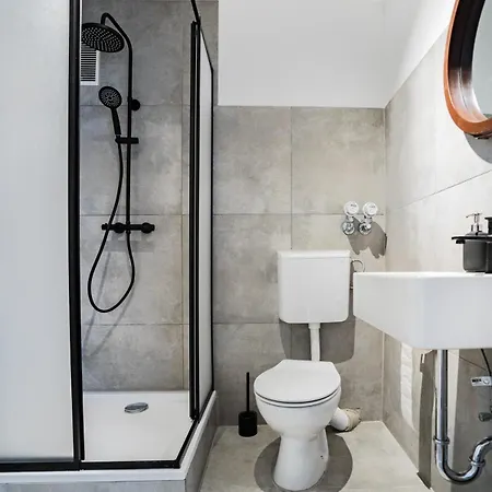 2 Bedroom - Zentral - Kueche - Balkon - Wifi - Netflix - Business - Kaffe - Parkhaus דירה