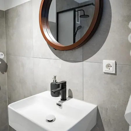 2 Bedroom - Zentral - Kueche - Balkon - Wifi - Netflix - Business - Kaffe - Parkhaus * Wiesbaden